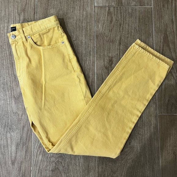 Club Monaco The Relaxed Slim in Buttered Yellow - Picture 7 of 7